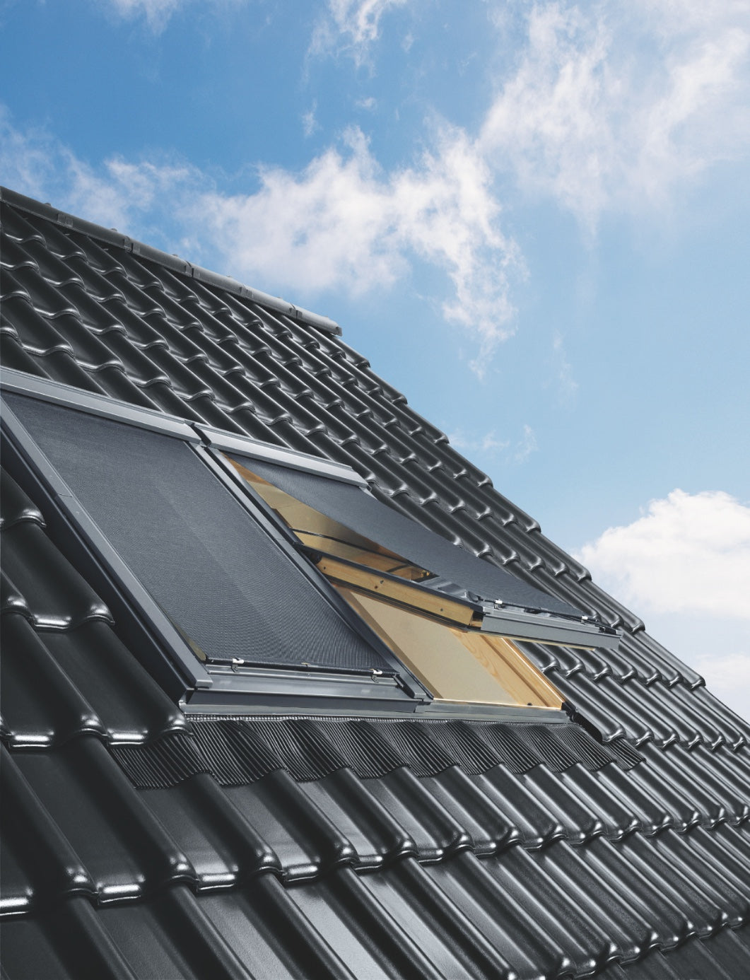 Velux Hitzeschutz-Markisen, manuell mit Haltekrallen für VU/VL, VKU