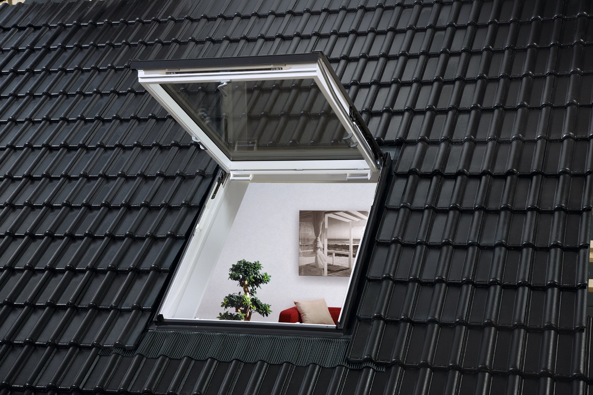 Velux Wohn- und Ausstiegsfenster mit Klapp-Schwingfunktion aus Kunststoff